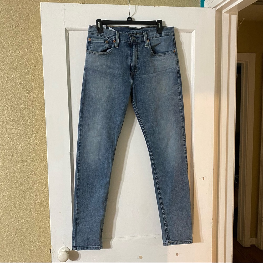 Levi's High Rise Women's Jeans in Light Blue Wash. See measurements in photos.